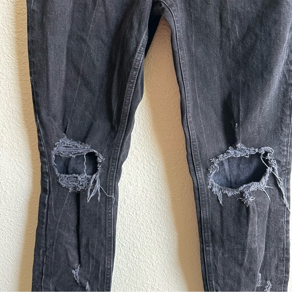 Abercrombie & Fitch High Rise Mom Jean Black Distressed Women’s Size 26 or 2 - Picture 4 of 10